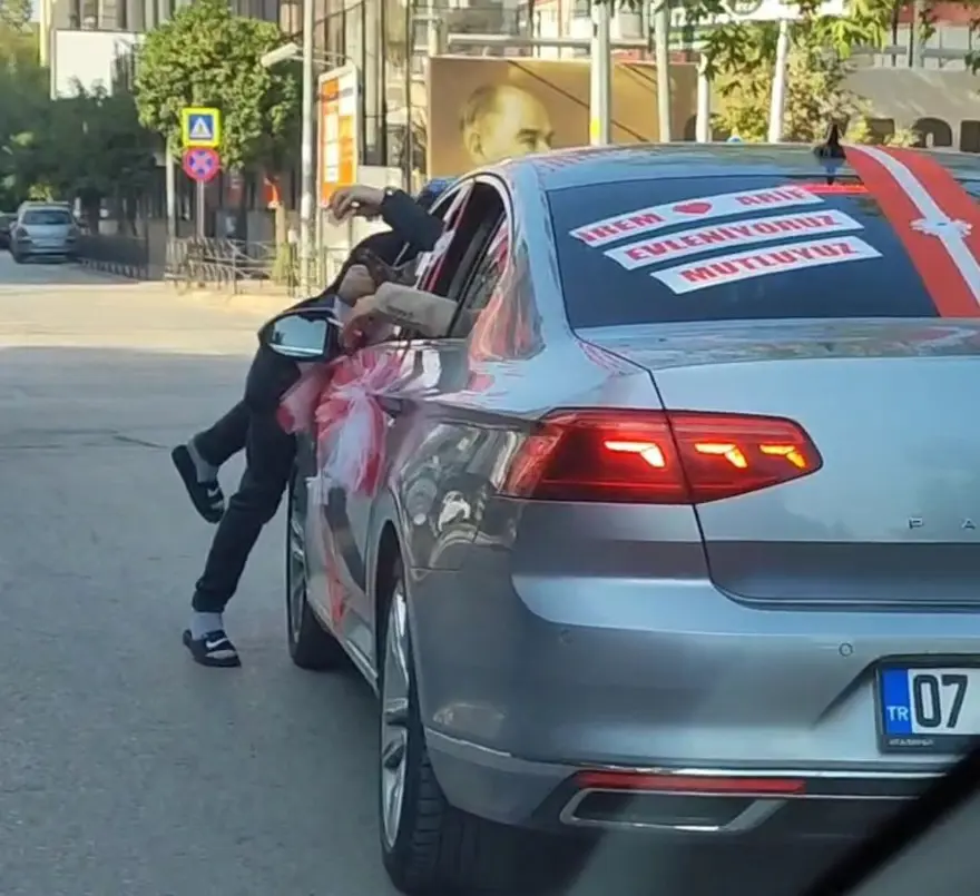 Yer: Adana! Gelin aracının önünü kesti, 50 TL'yi beğenmedi 2