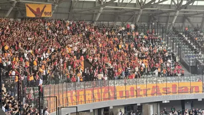 Galatasaray taraftarından Selçuk İnan tezahüratı
