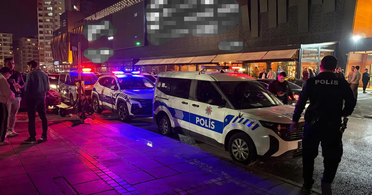 AVM parkında bıçaklı kavga çıktı: 1 yaralı