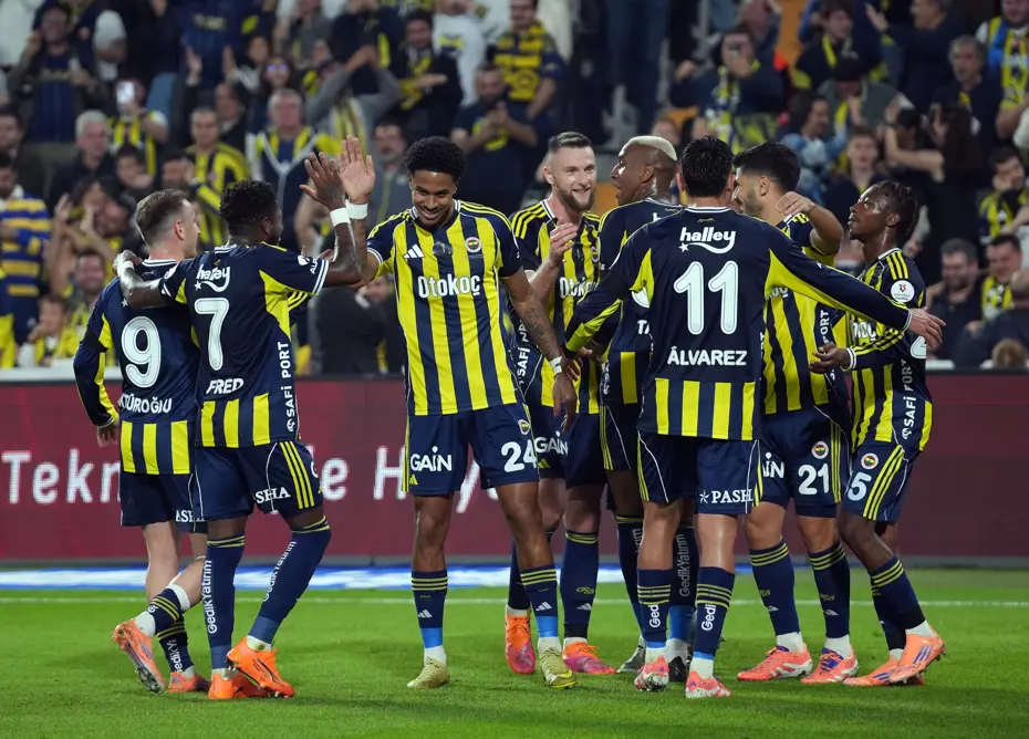 Fenerbahçe'de aylar sonra forma giyen futbolcuya Kadıköy'de büyük tepki