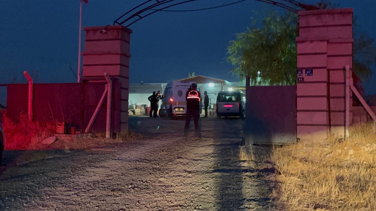 Miras kavgasında kan aktı: Amcasını ve 3 kişiyi bıçakladı