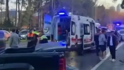 17 yaşındaki ehliyetsiz sürücü kaza yaptı: 2'si çocuk 3 yaralı