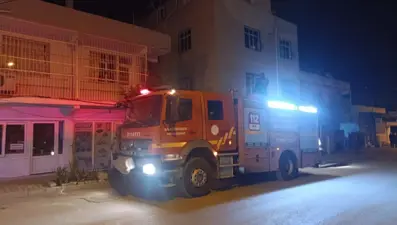Adana'da 3 katlı binada yangın: 4 kişi hastaneye kaldırıldı