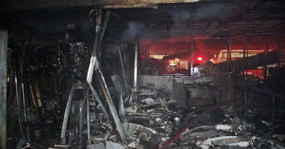 Antalya'da kafe yanıp kül oldu