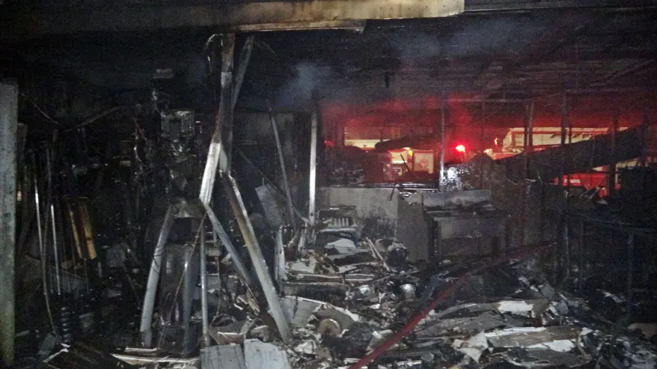 Antalya'da kafe yanıp kül oldu