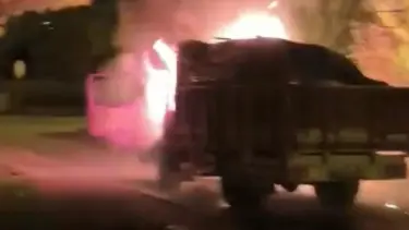 Park halindeki kamyon alev aldı: Kundaklama şüphesi