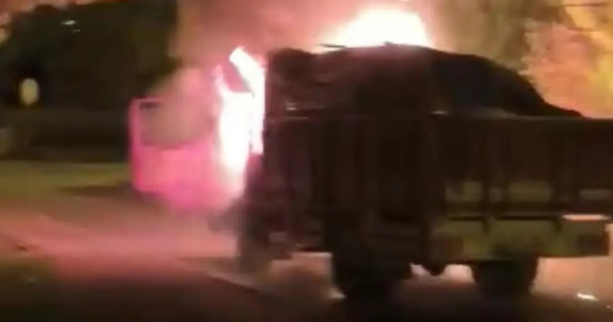 Park halindeki kamyon alev aldı: Kundaklama şüphesi