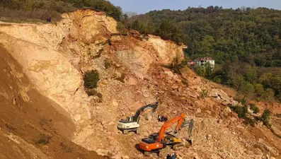 Taş ocağında enkaz altında kalan şoförün cansız bedenine ulaşıldı 