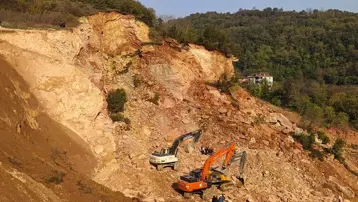 Taş ocağında enkaz altında kalan şoförün cansız bedenine ulaşıldı