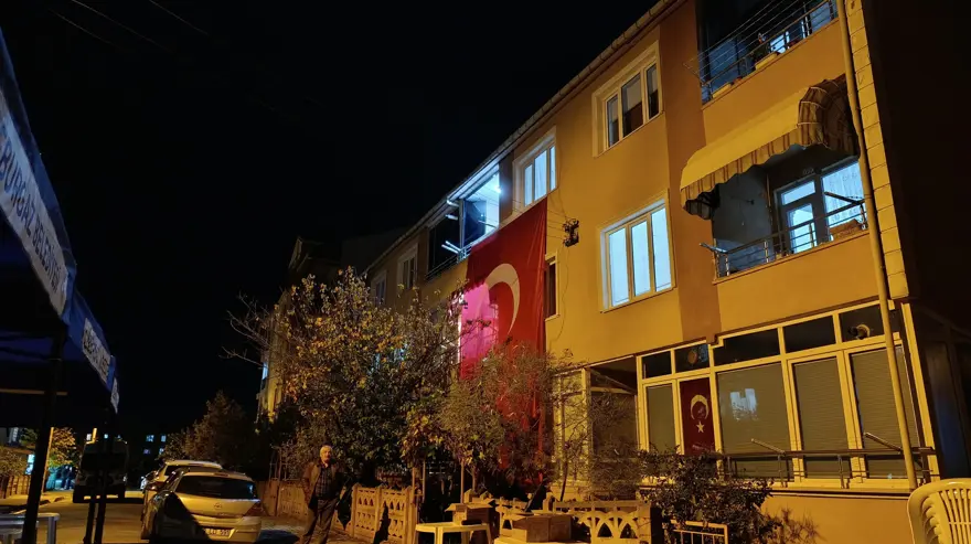 Şehit ailelerine acı haber verildi: Evlere bayraklar asıldı, taziye çadırları kuruldu 11 Şehit ailelerine acı haber verildi: Evlere bayraklar asıldı, taziye çadırları kuruldu 11