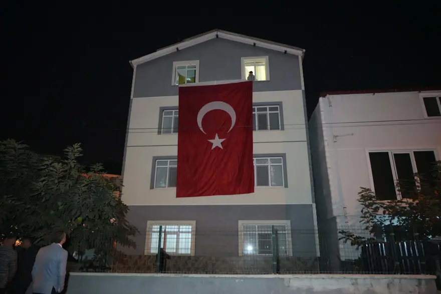 Şehit ailelerine acı haber verildi: Evlere bayraklar asıldı, taziye çadırları kuruldu 18 Şehit ailelerine acı haber verildi: Evlere bayraklar asıldı, taziye çadırları kuruldu 18