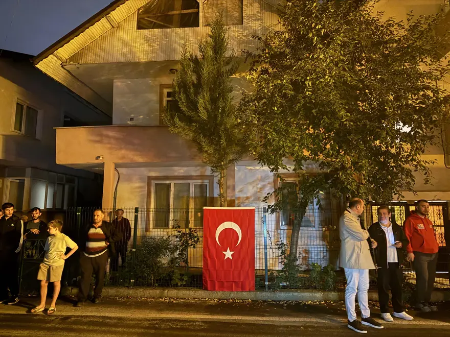 Şehit ailelerine acı haber verildi: Evlere bayraklar asıldı, taziye çadırları kuruldu 25 Şehit ailelerine acı haber verildi: Evlere bayraklar asıldı, taziye çadırları kuruldu 25