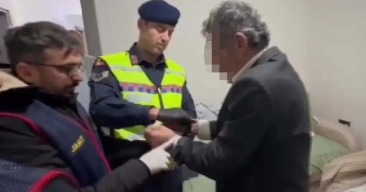 Kardeş katili 22 yıl sonra sahte kimlikle yakalandı