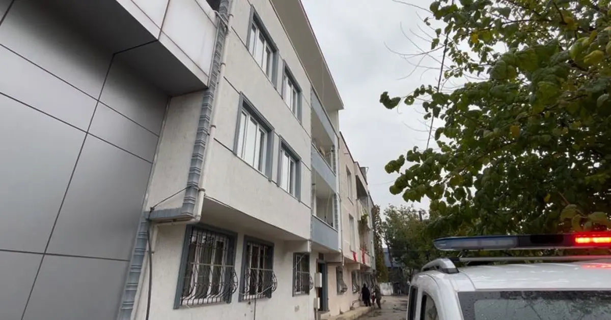 Üçüncü kattan düştü, ağır yaralandı
