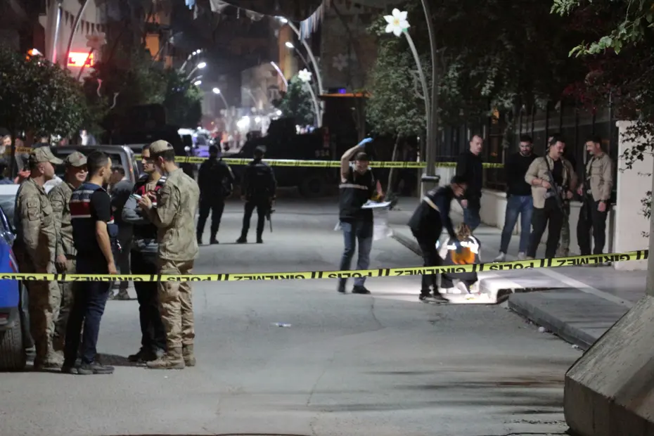 Cizre'de adliye önünde silahlı saldırı: 1 ölü, 1 ağır yaralı