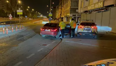 Ehliyetsiz sürücünün otomobilini almaya gelen şahıs da ehliyetsiz çıktı