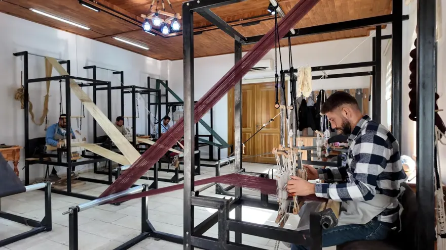 Kışın sıcak, yazın serin tutuyor: 15 günde kullanıma hazır, 6 erkek ustanın elinde şekilleniyor 1