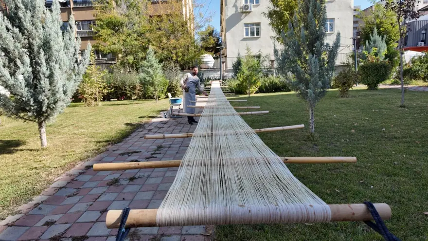 Kışın sıcak, yazın serin tutuyor: 15 günde kullanıma hazır, 6 erkek ustanın elinde şekilleniyor 