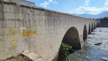 Tarihi yapıya büyük saygısızlık: Ölümsüzlük Köprüsü olarak da biliniyor