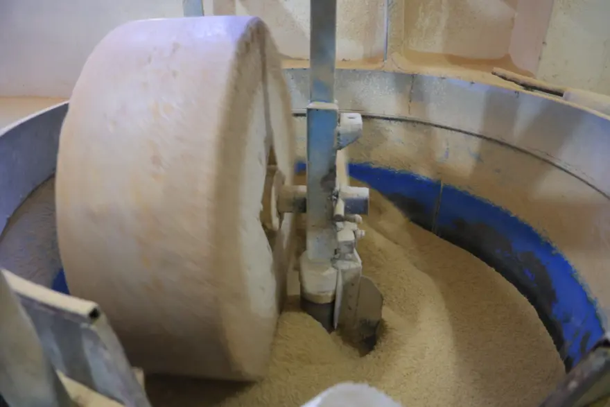 Maraş'ta yarım asırlık gelenek: Un ve bulgur üretiminde kullanılıyor 2 Maraş'ta yarım asırlık gelenek: Un ve bulgur üretiminde kullanılıyor 2