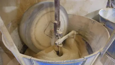 Maraş'ta yarım asırlık gelenek: Un ve bulgur üretiminde kullanılıyor