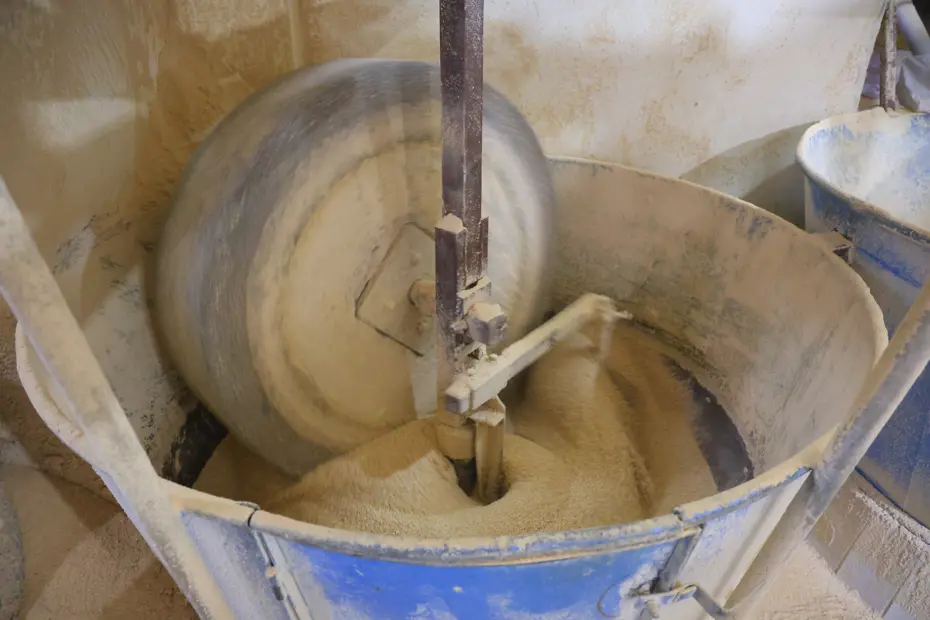 Maraş'ta yarım asırlık gelenek: Un ve bulgur üretiminde kullanılıyor