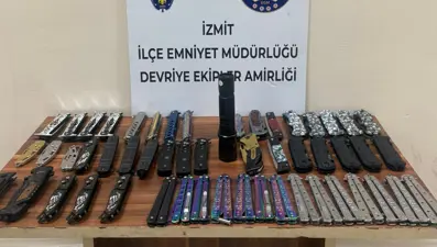 İki çocuğun üzerinden 52 kesici alet çıktı