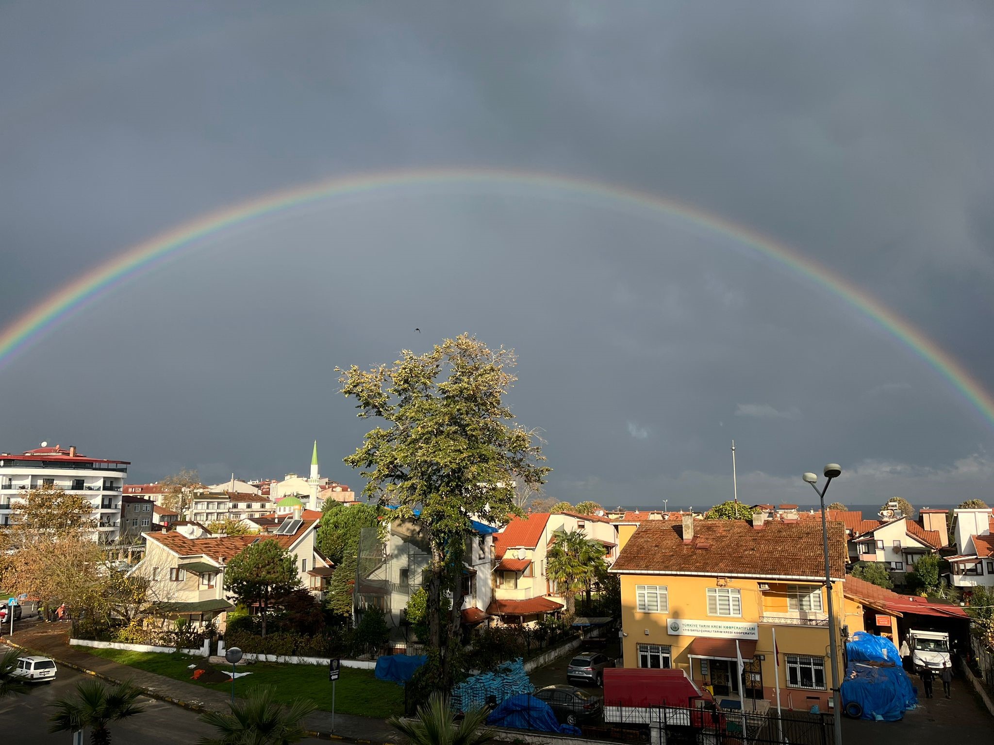 Düzce'de yağmur sonrası görsel şölen oluştu, o anlar kamerada