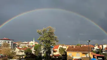 Düzce&#x27;de yağmur sonrası görsel şölen oluştu, o anlar kamerada