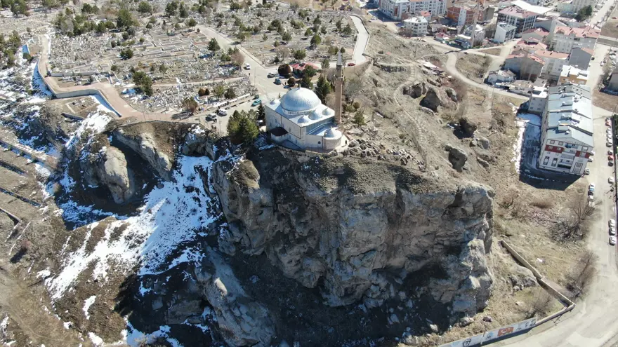 Uçurumun kıyısındaki türbeye yüzlerce ziyaretçi geliyor: Sivaslıların eskimeyen geleneği 1