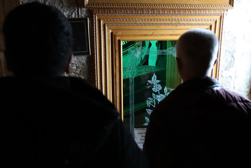 Uçurumun kıyısındaki türbeye yüzlerce ziyaretçi geliyor: Sivaslıların eskimeyen geleneği 2