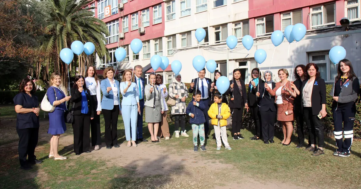 Denizli'de diyabete farkındalık için mavi balonlar gökyüzüne bırakıldı