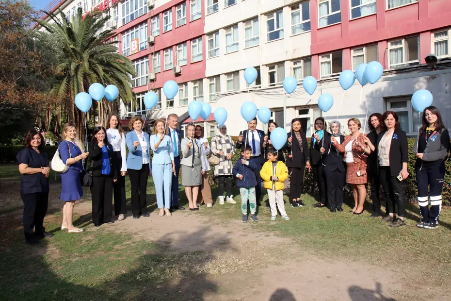 Denizli'de diyabete farkındalık için mavi balonlar gökyüzüne bırakıldı
