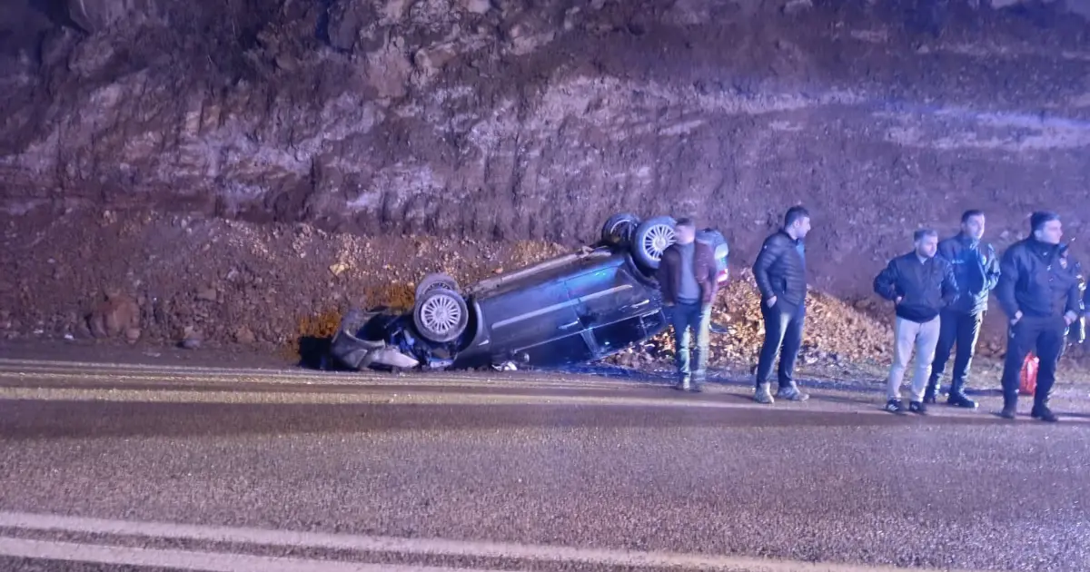 Yola düşen kayalardan kaçarken takla attı