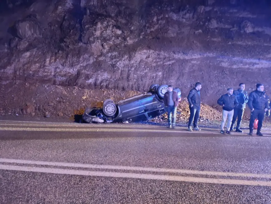 Yola düşen kayalardan kaçarken takla attı 1