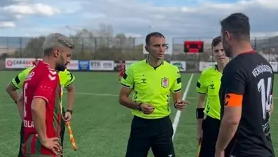 Hakemin nezaketi, maçı gölgede bıraktı: "Benden büyüksün ama kusura bakma"