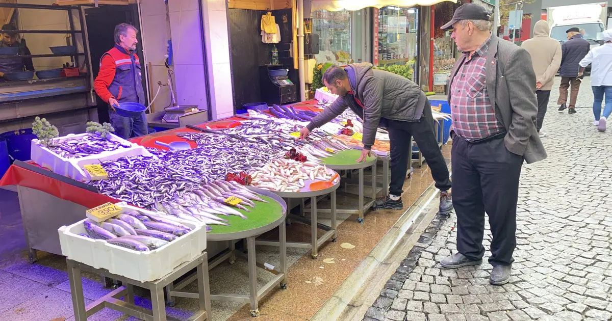Denizlerde bollaşınca kilosu 100 TL'ye düştü, tezgahın yıldızı oldu