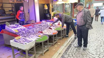 Denizlerde bollaşınca kilosu 100 TL'ye düştü, tezgahın yıldızı oldu