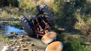 Dere yatağından geçmeye çalışan traktör sürücüsü hayatını kaybetti
