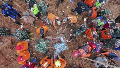 Endonezya'da heyelan faciası: 6 ölü, 17 kayıp