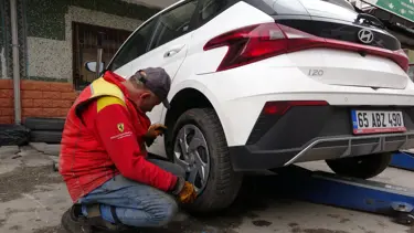 Zorunluluk başladı, lastikçilerde yoğunluk arttı
