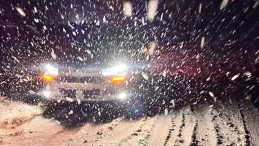 Kar yağışında mahsur kalan 4'ü turist 33 kişi kurtarıldı