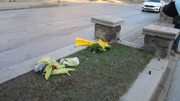 Yolun karşısına geçmeye çalışan yaşlı adama otomobil çarptı