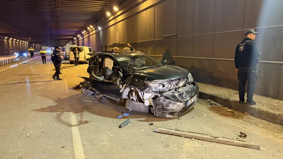 Karşı şeride geçen cip, panelvanla çarpıştı: 2 ölü, 1 yaralı