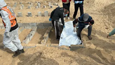 Kimliği tespit edilemeyen 30 Filistinli toplu şekilde defnedildi