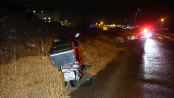 Kediye çarpmak istemeyen motosiklet sürücüsü kaza yaptı