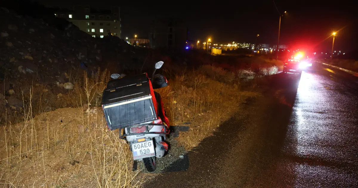 Kediye çarpmak istemeyen motosiklet sürücüsü kaza yaptı