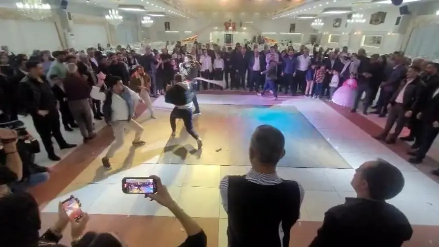 Acı ve hayret veren yöre oyunu! Urganlarla birbirlerinin sırtına vuruyorlar 2 Acı ve hayret veren yöre oyunu! Urganlarla birbirlerinin sırtına vuruyorlar 2