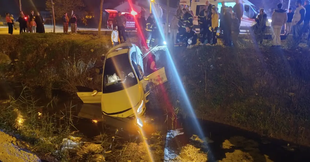 Otomobil şarampole uçtu, sürücü araçtan inmek istemedi