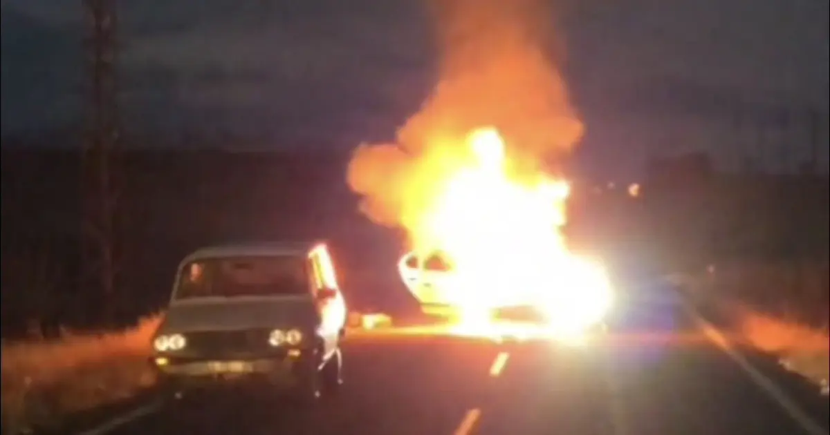 Hilvan’da alev alan otomobil bomba gibi patladı